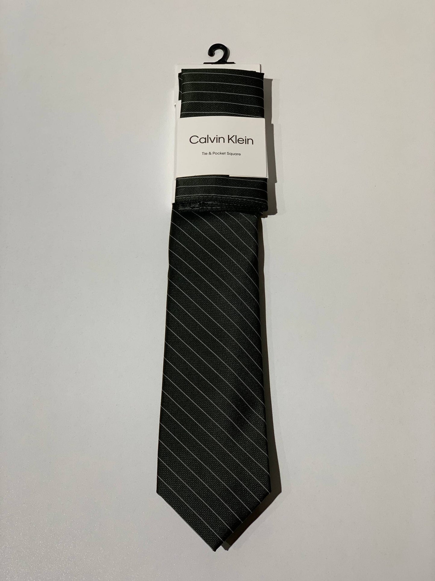 Calvin Klein tie & pocket square