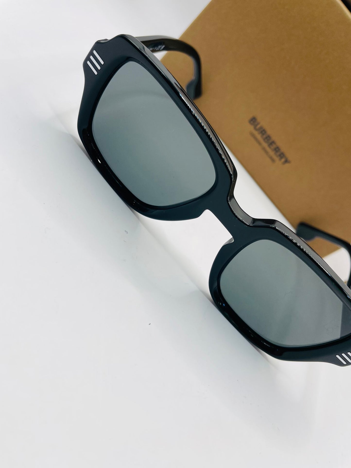 Burberry sunglass