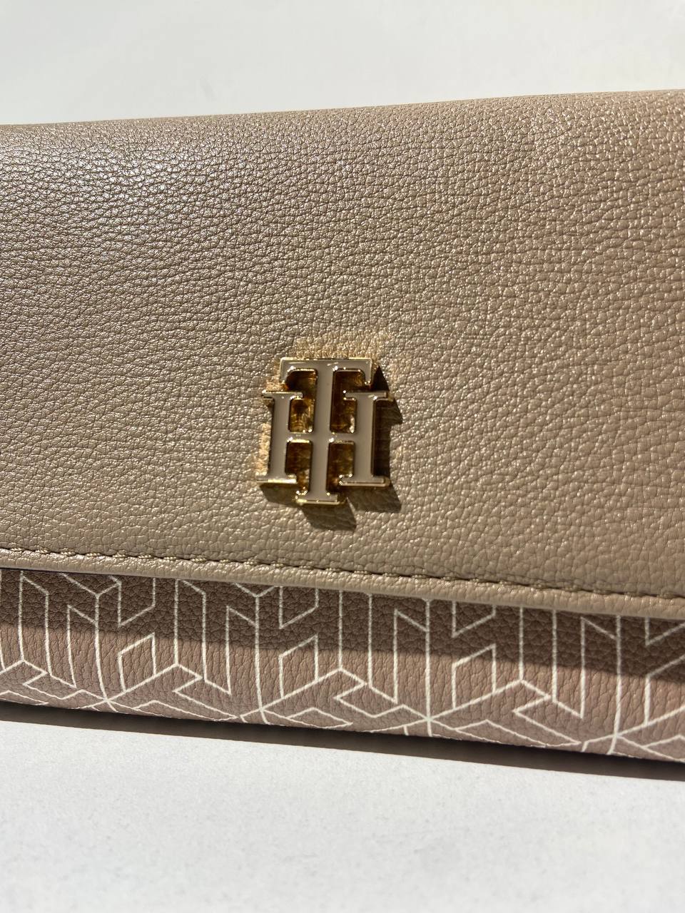 Tommy Hilfiger wallet