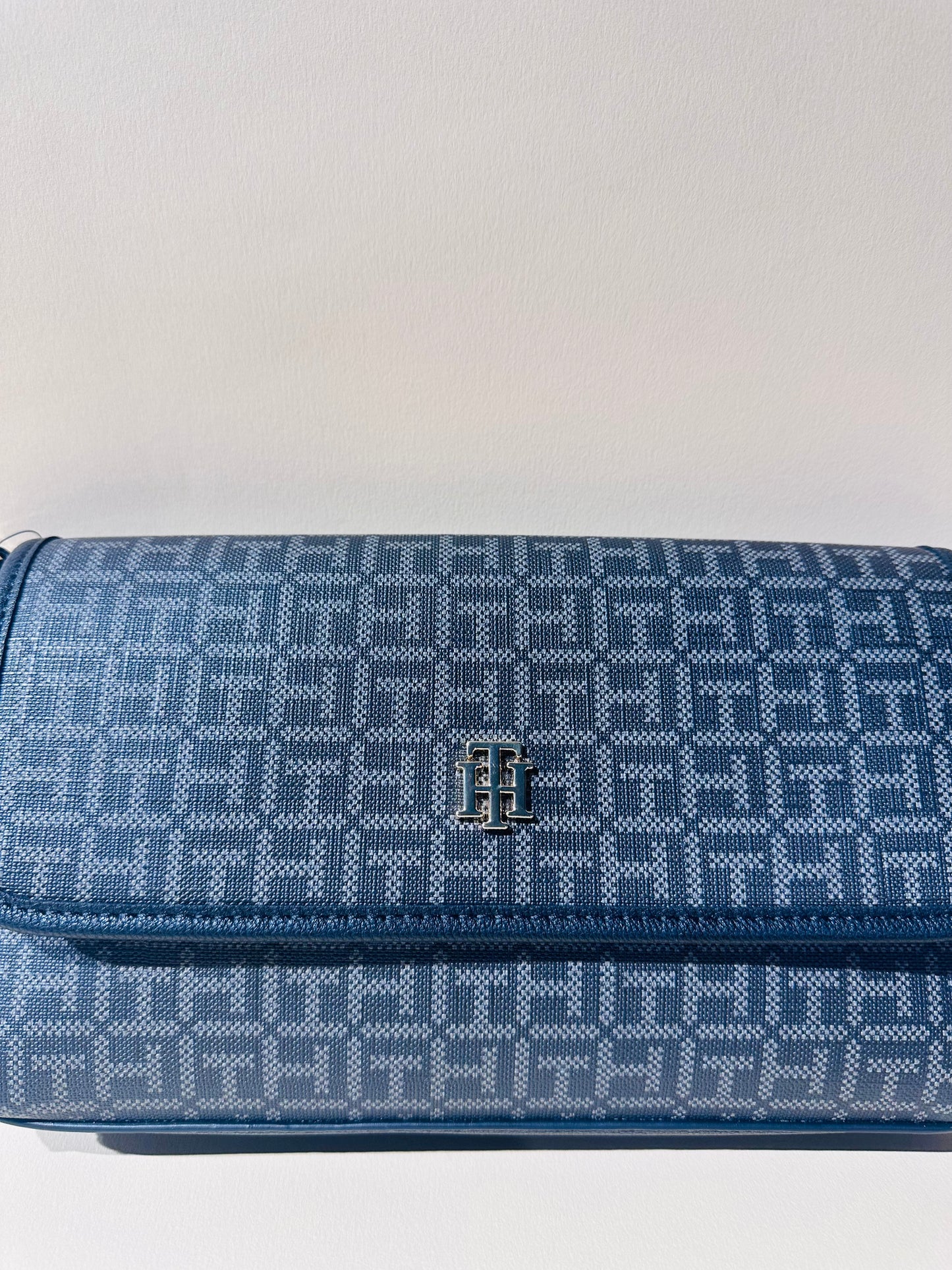 Tommy Hilfiger bag