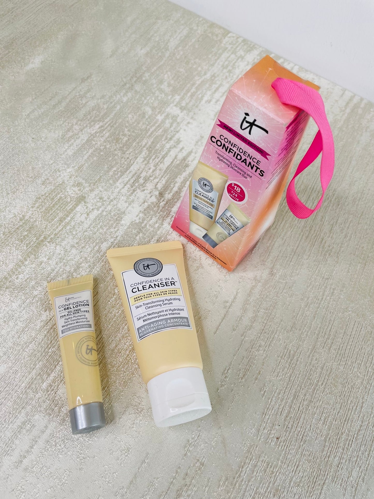 Confidence cleanser & moisturizer set