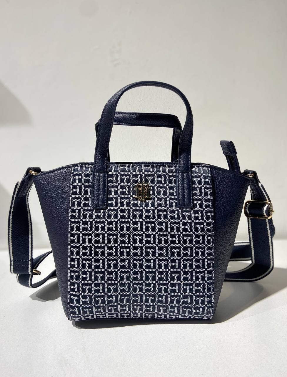 Tommy Hilfiger bag