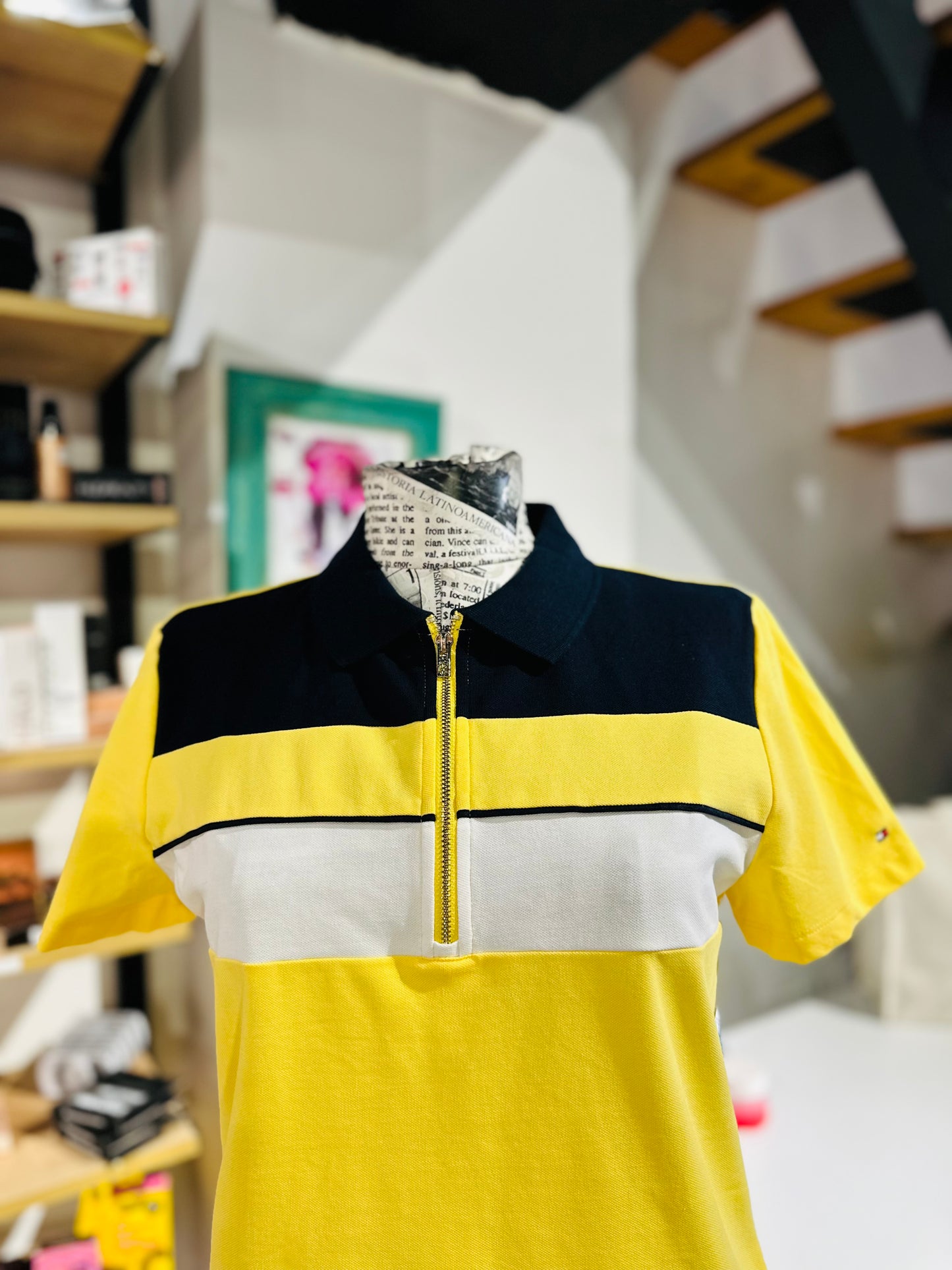tommy hilfiger t-shirt size small