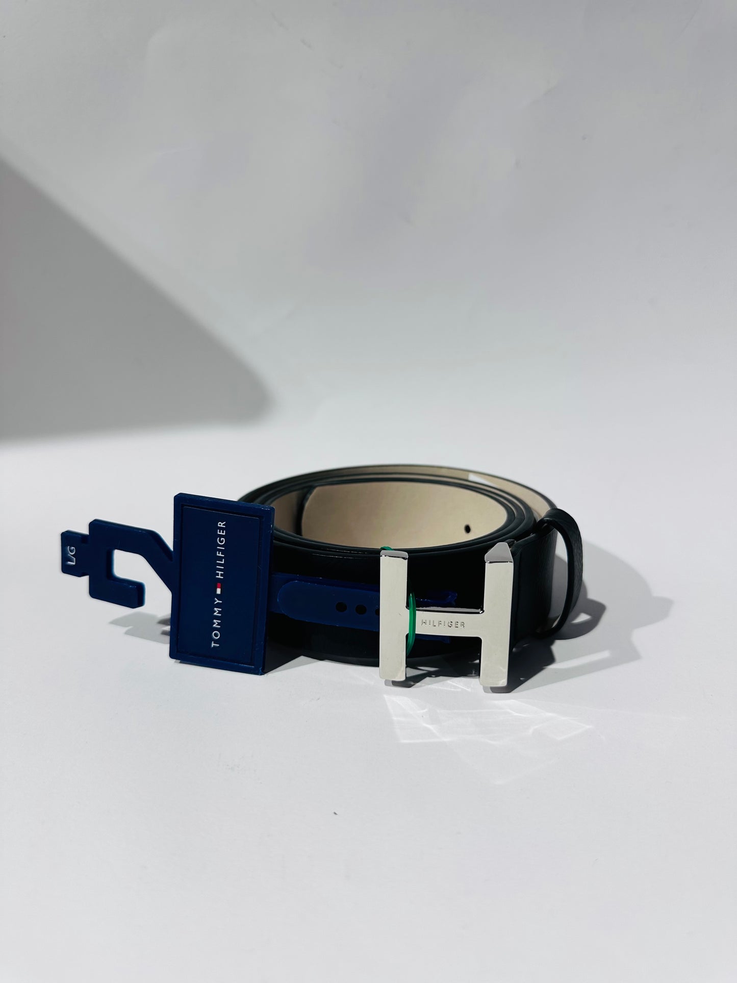 Tommy Hilfiger belt size large