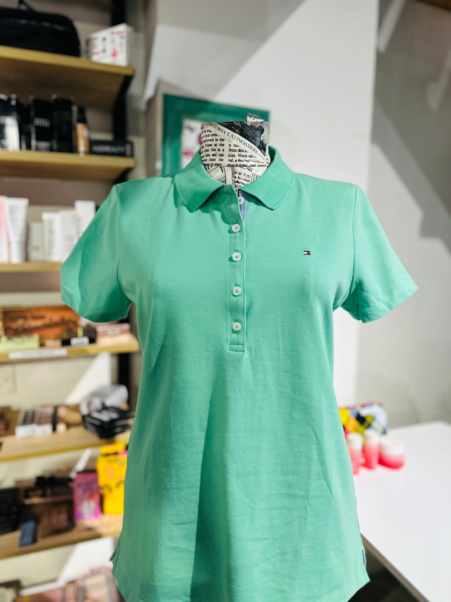 tommy hilfiger t-shirt size small