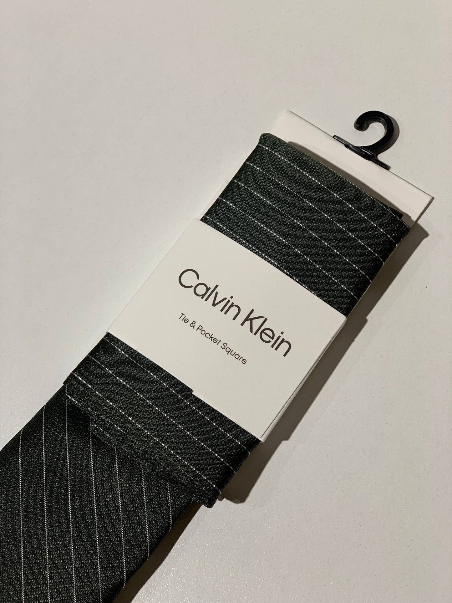 Calvin Klein tie & pocket square