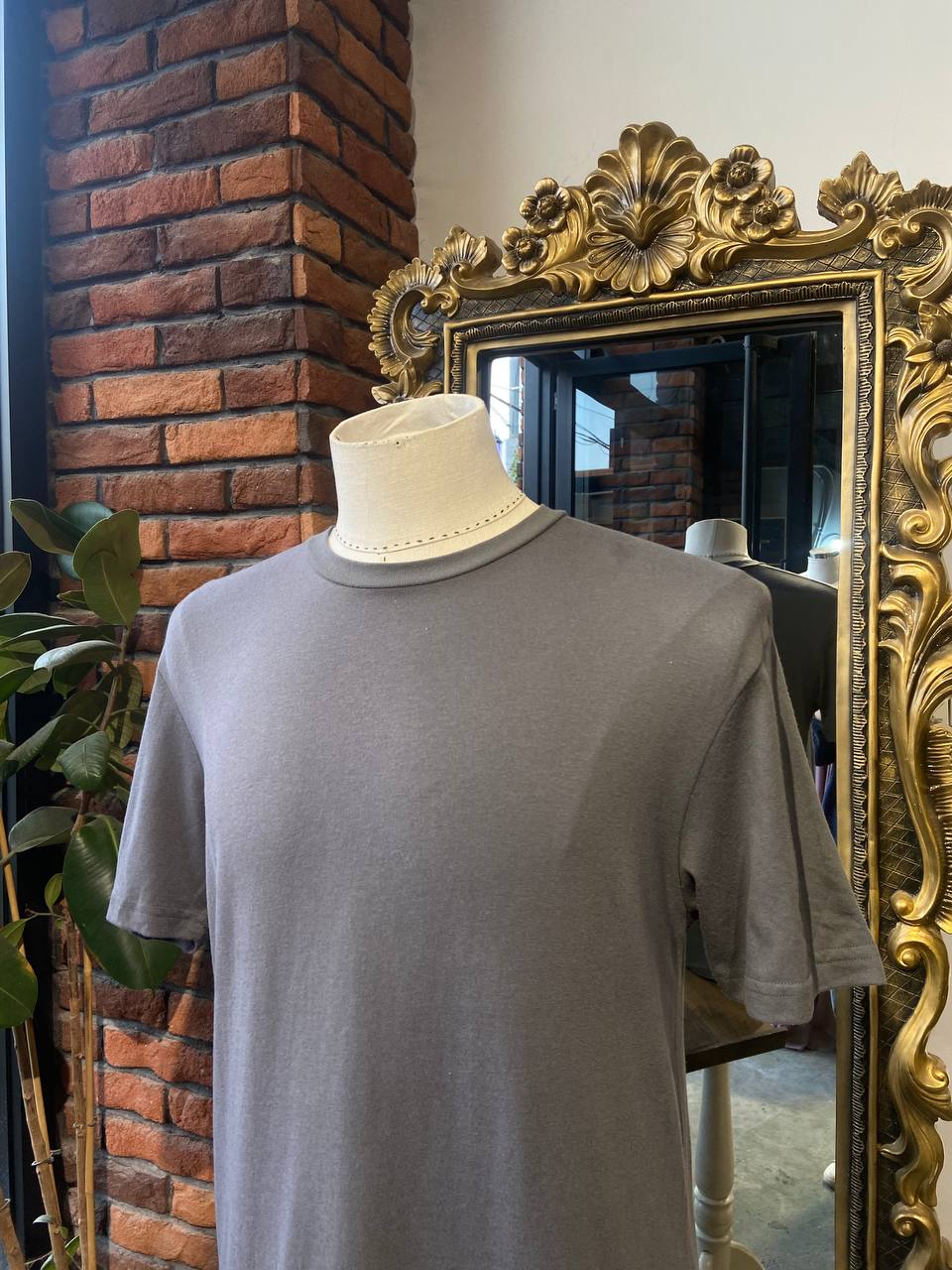 True classic shirt size medium