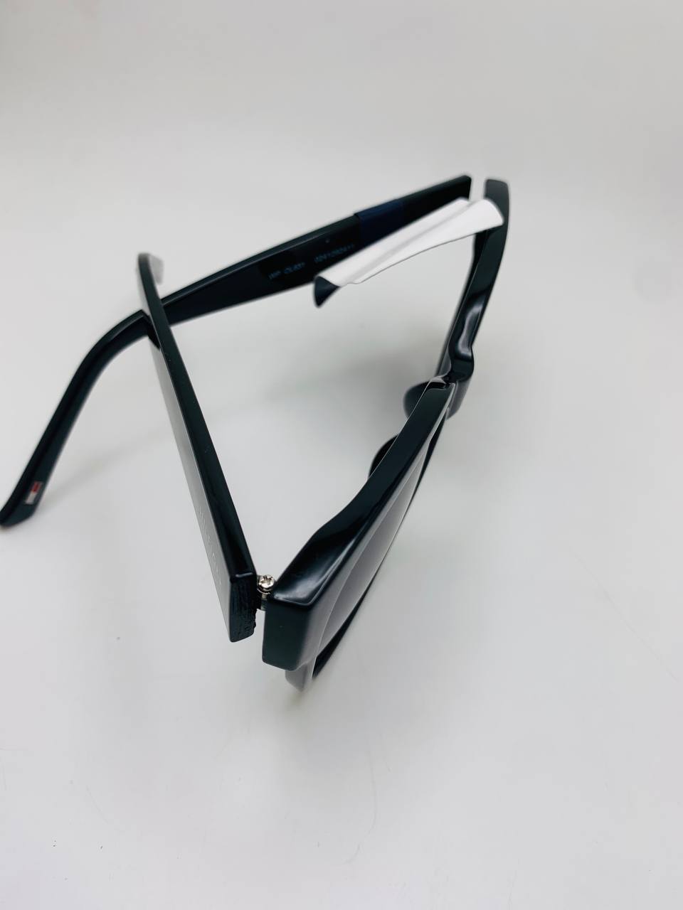 Tommy Hilfiger sunglass