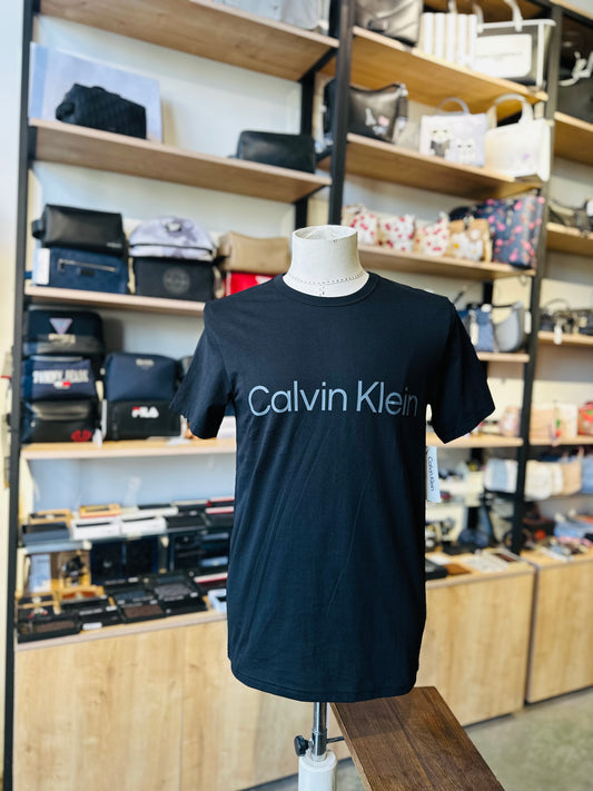 Calvin Klein t-shirt size small