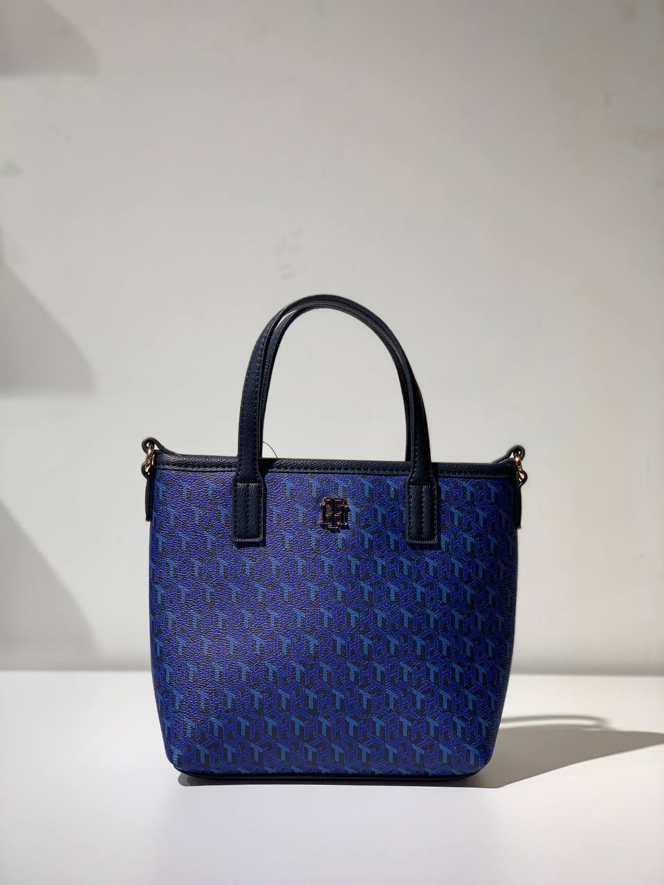 Tommy Hilfiger bag