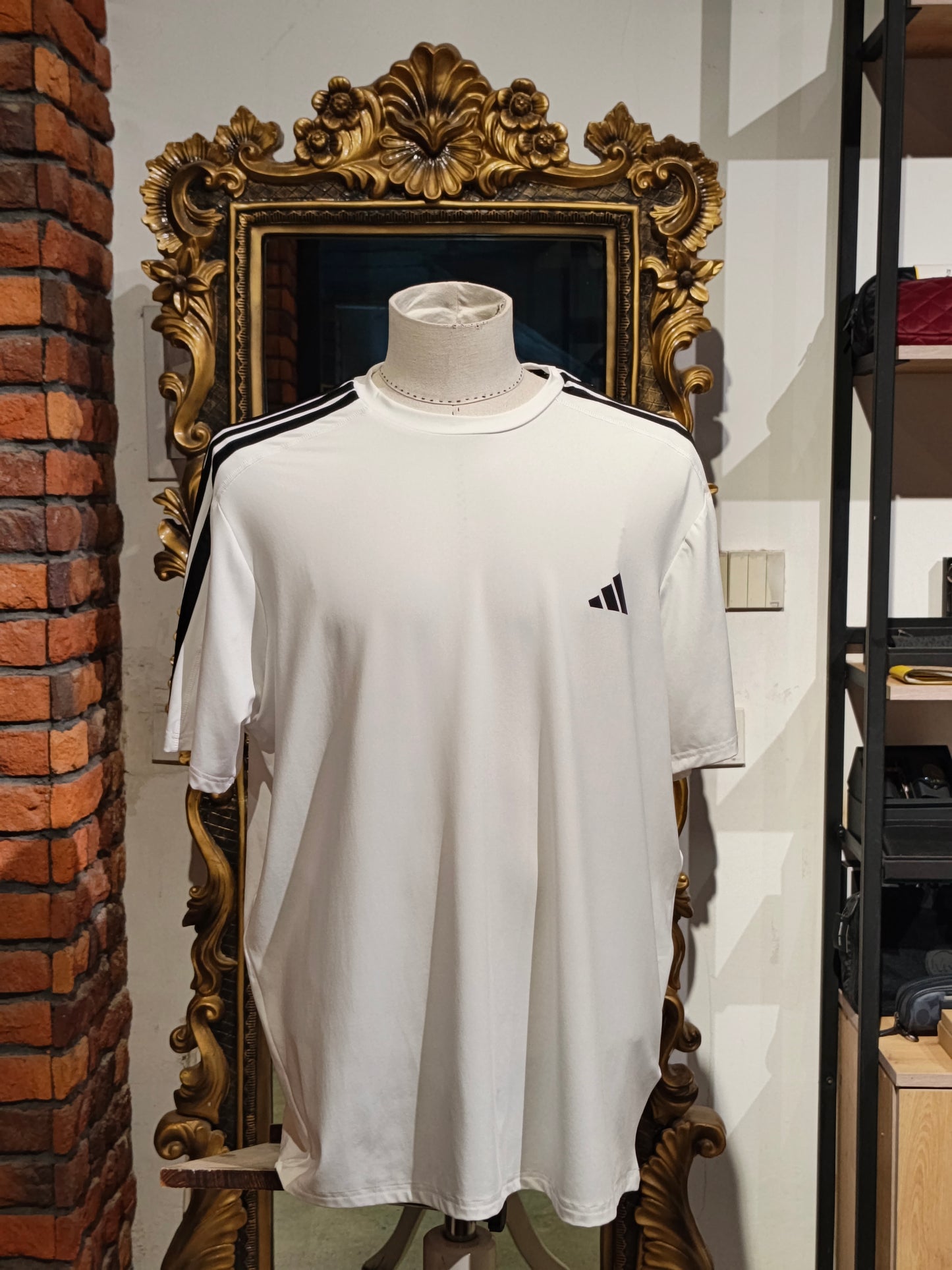 Adidas shirt size large