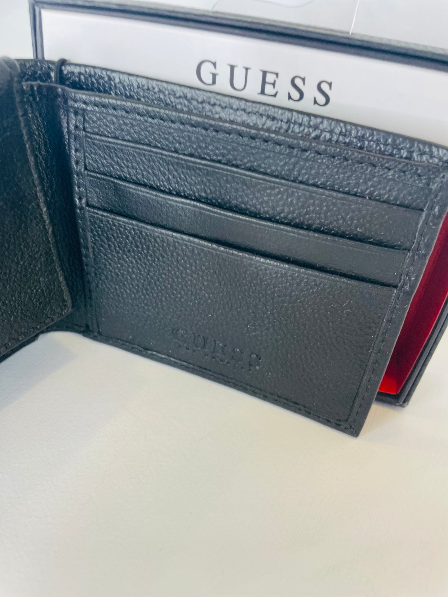 Guess men’s wallet