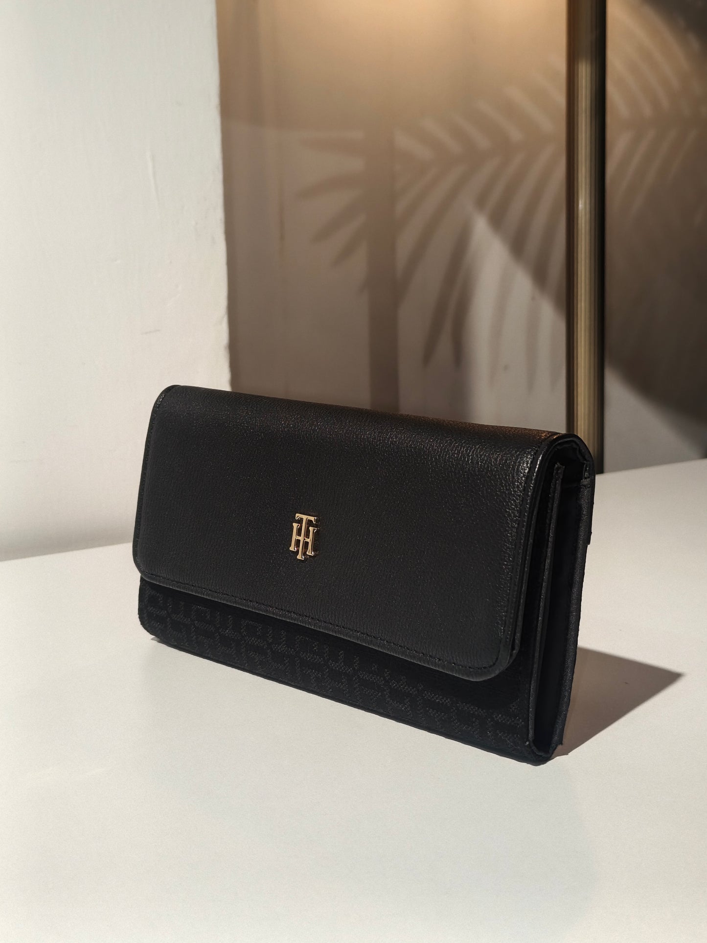 Tommy Hilfiger wallet
