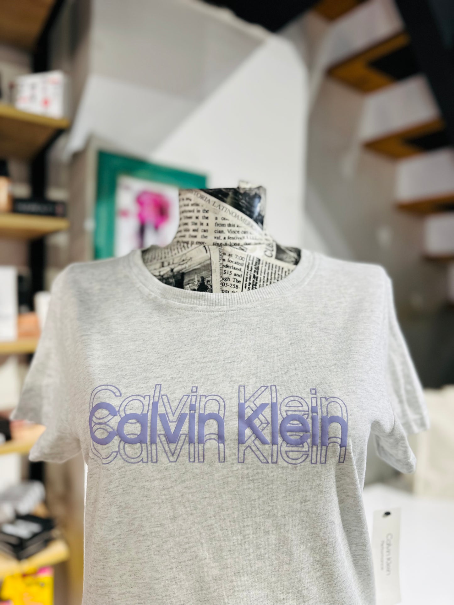 Calvin Klein t-shirt size small