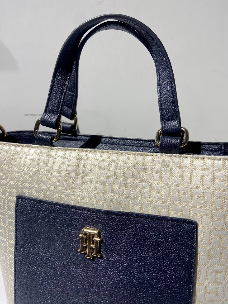 Tommy Hilfiger bag