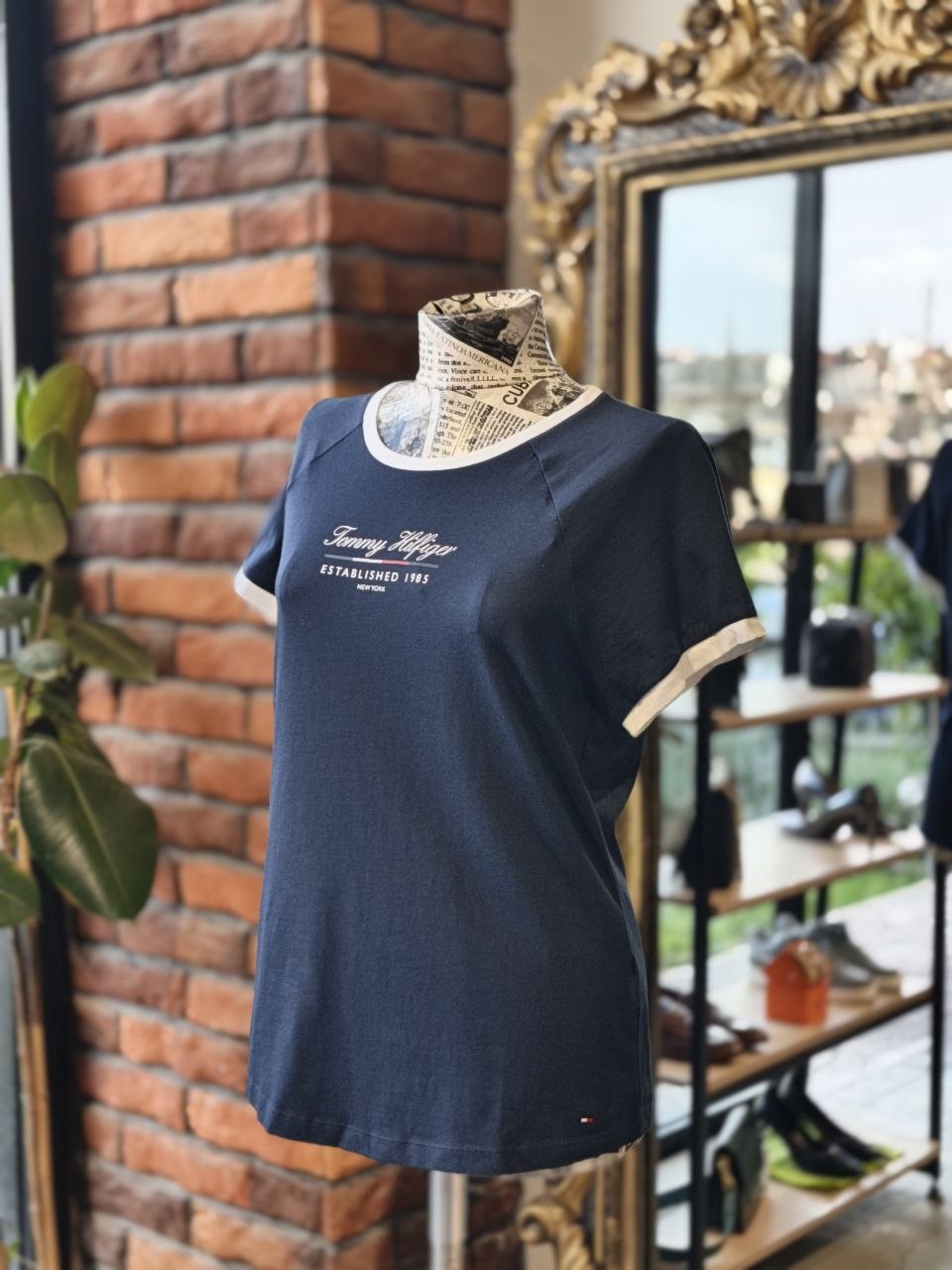 Tommy Hilfiger shirt size medium