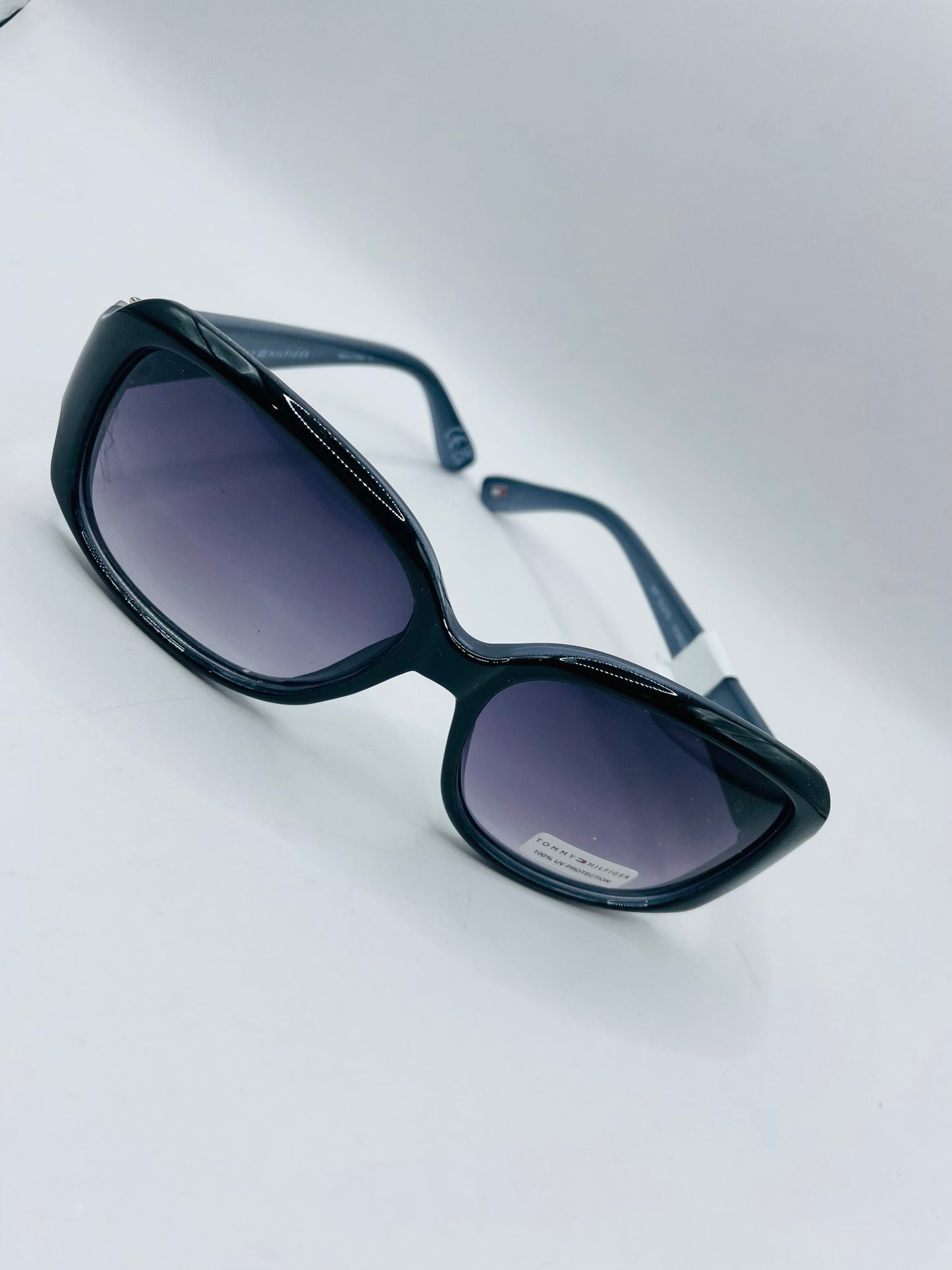 Tommy Hilfiger sunglass