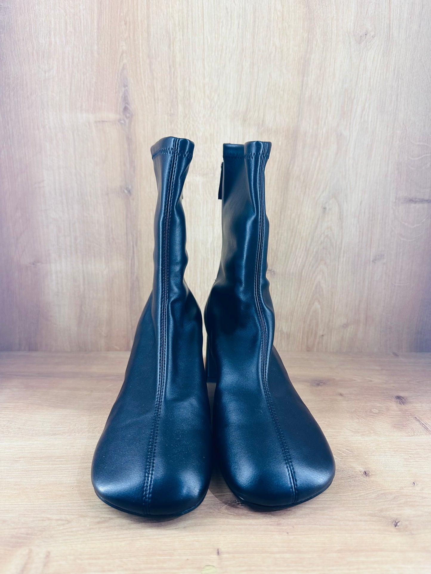 Charles & keith boot size 37