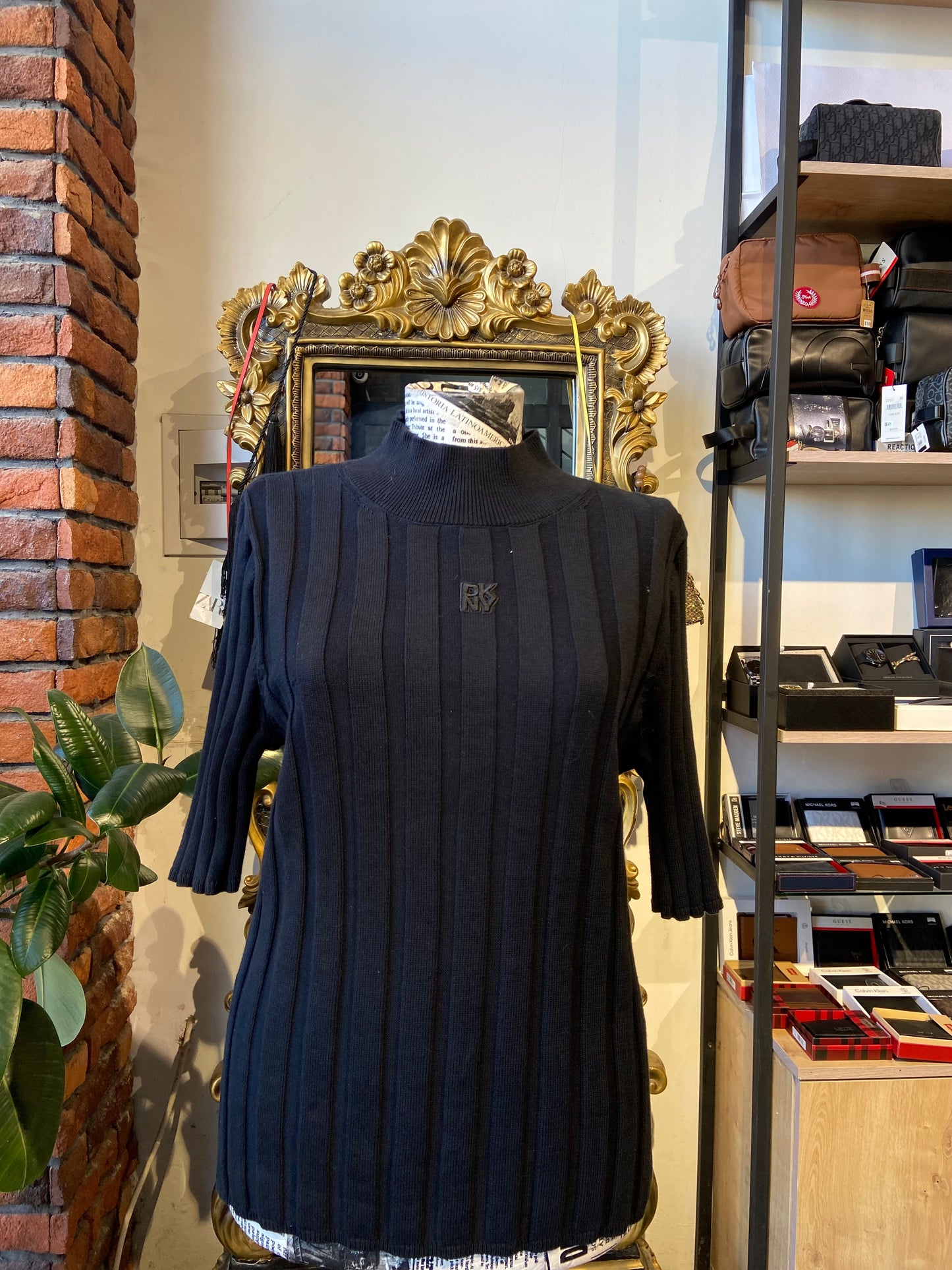Dkny top size xl