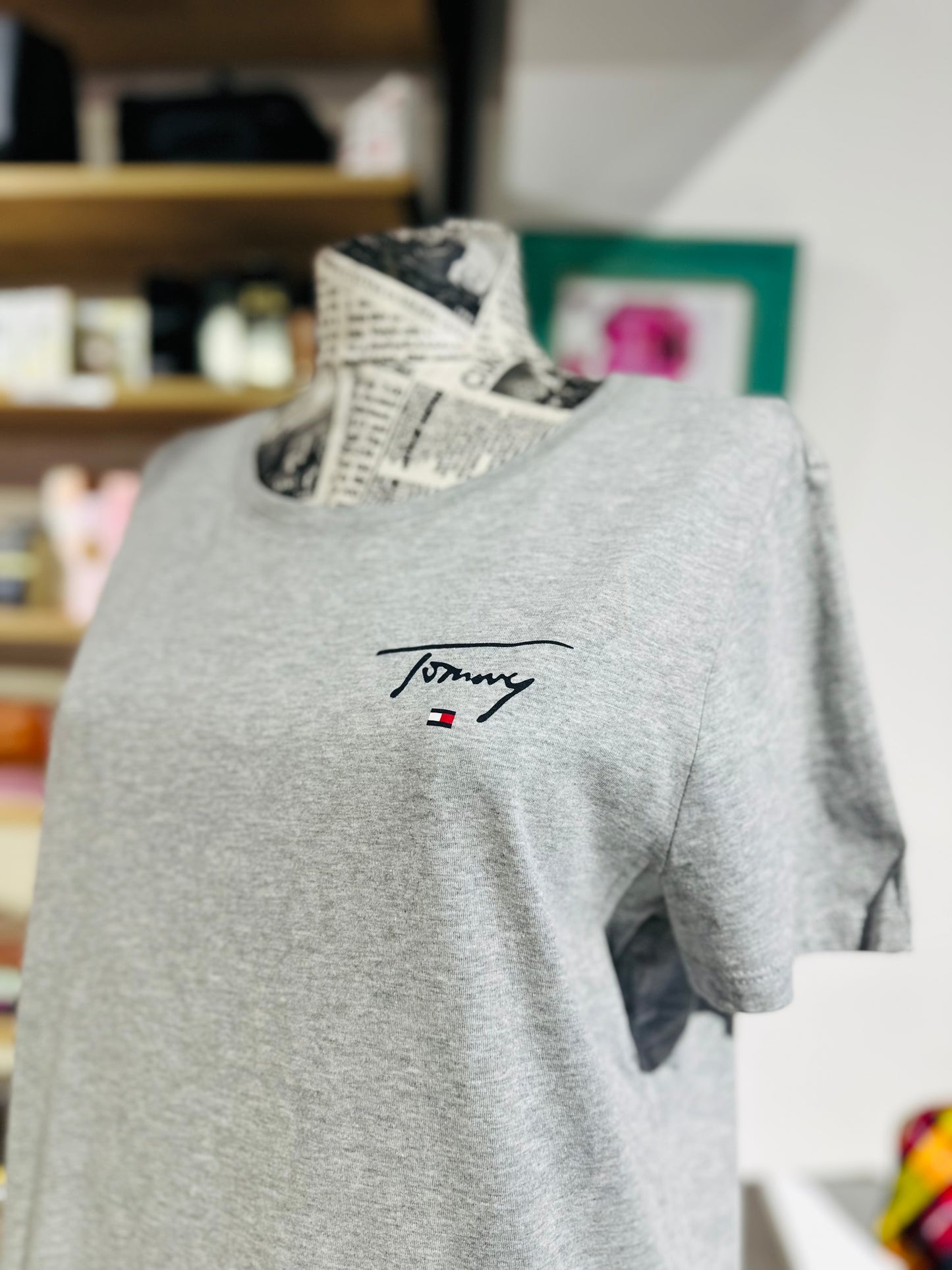 tommy hilfiger shirt size medium