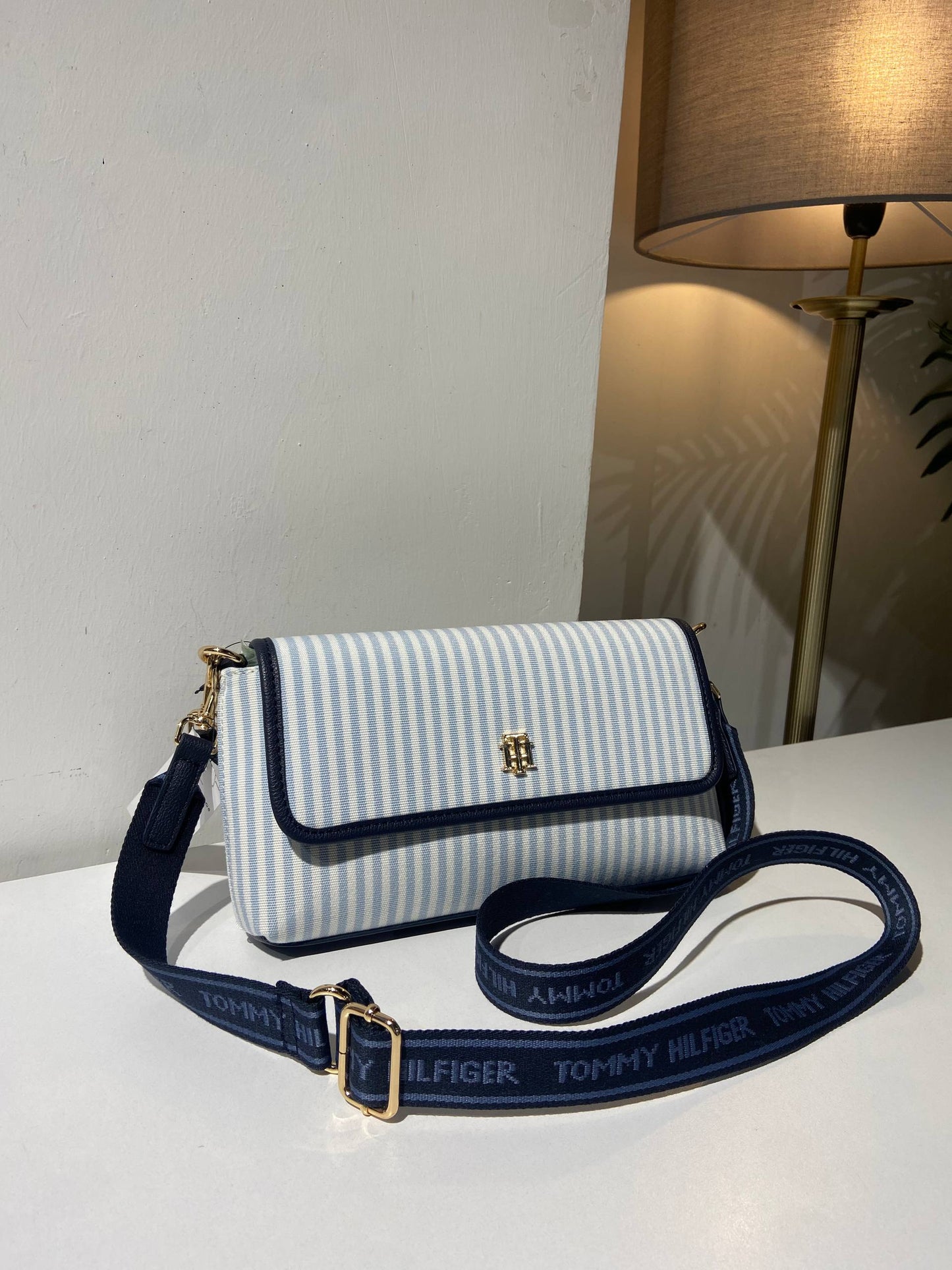 Tommy Hilfiger bag