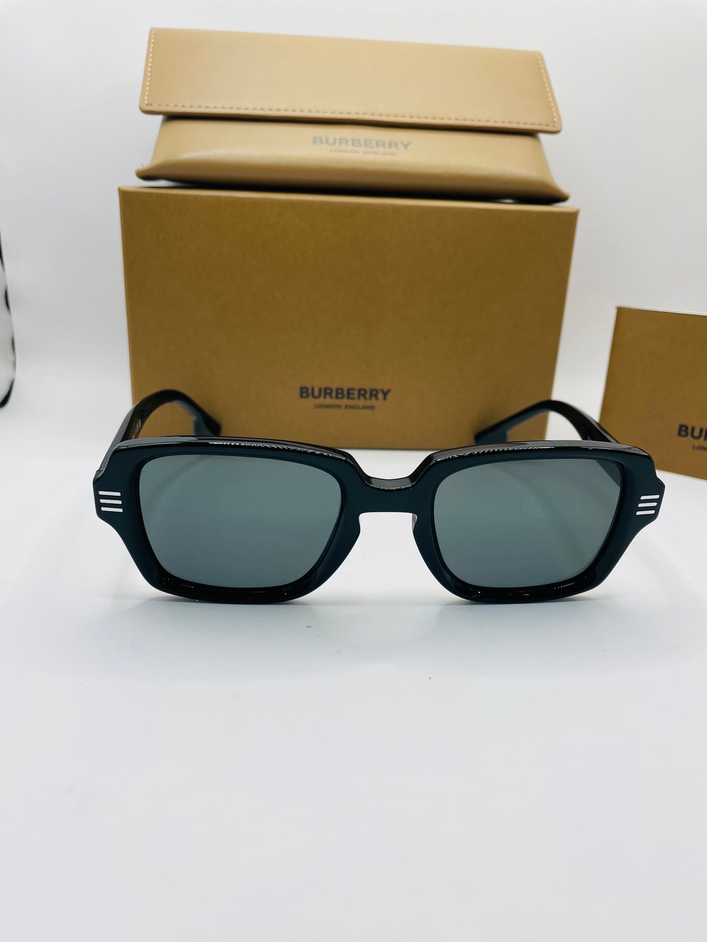 Burberry sunglass