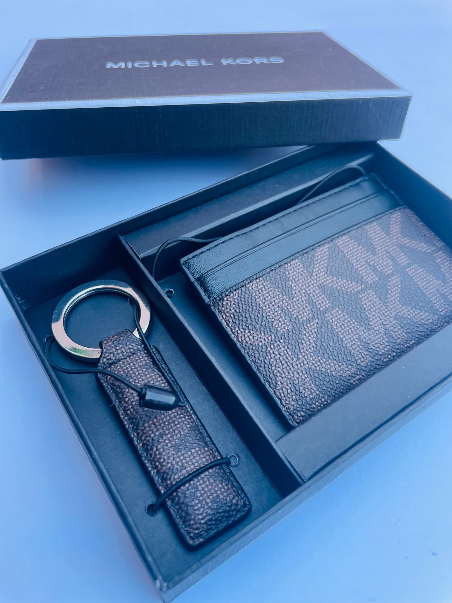 Michael kors card holder & keychain set