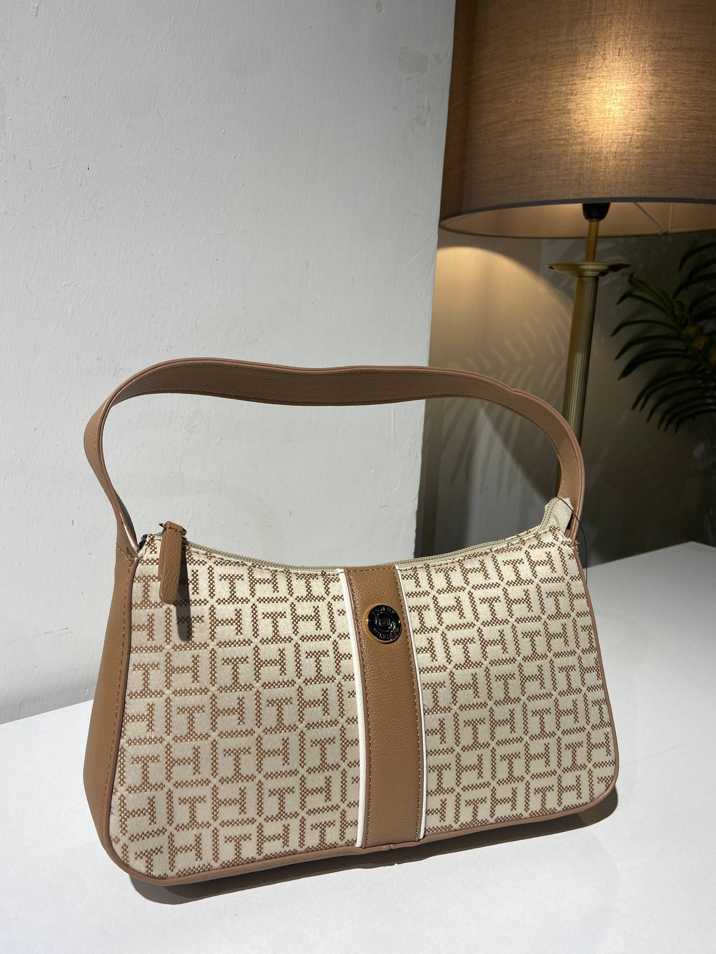 Tommy Hilfiger bag