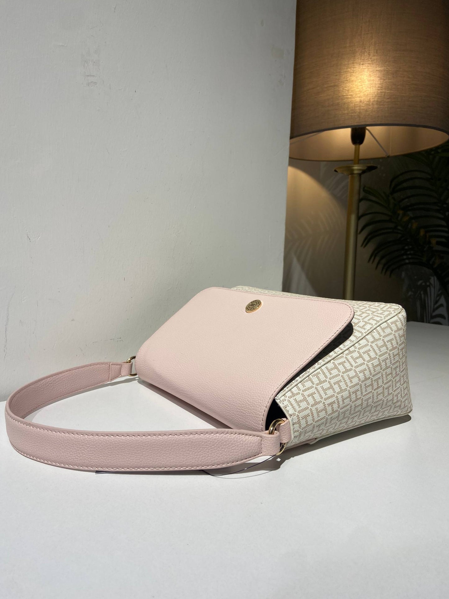 Tommy Hilfiger bag