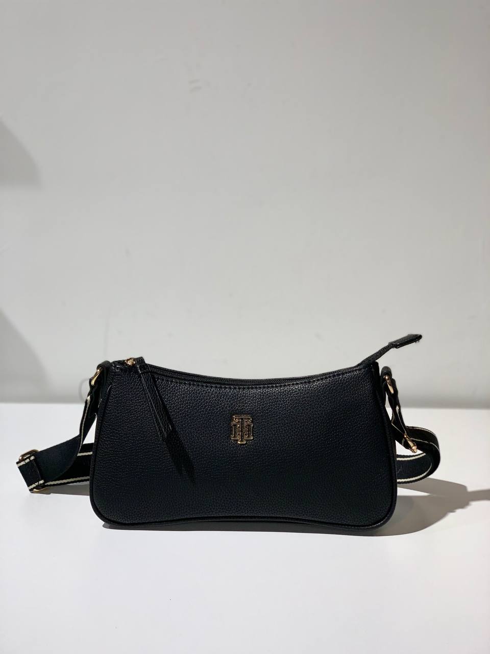 Tommy Hilfiger bag