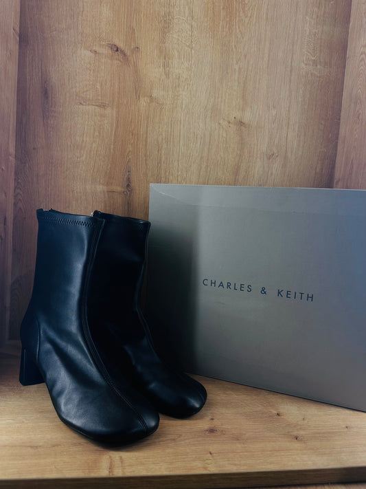 Charles & keith boot size 37