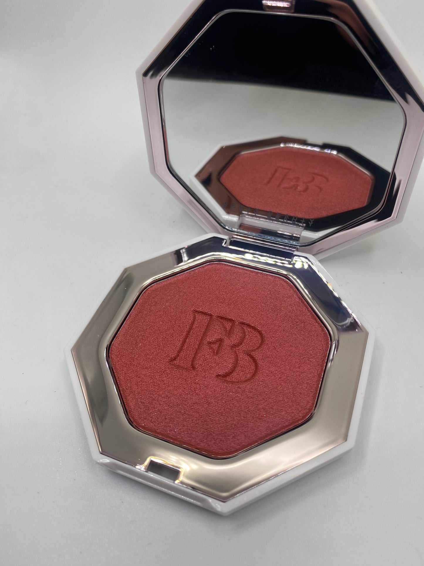 Fenty beauty highlighter