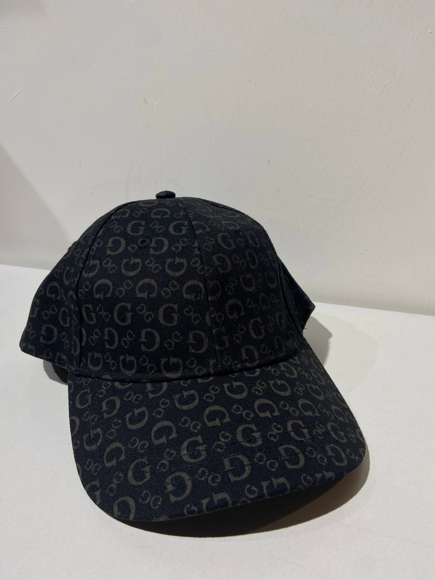Guess cap