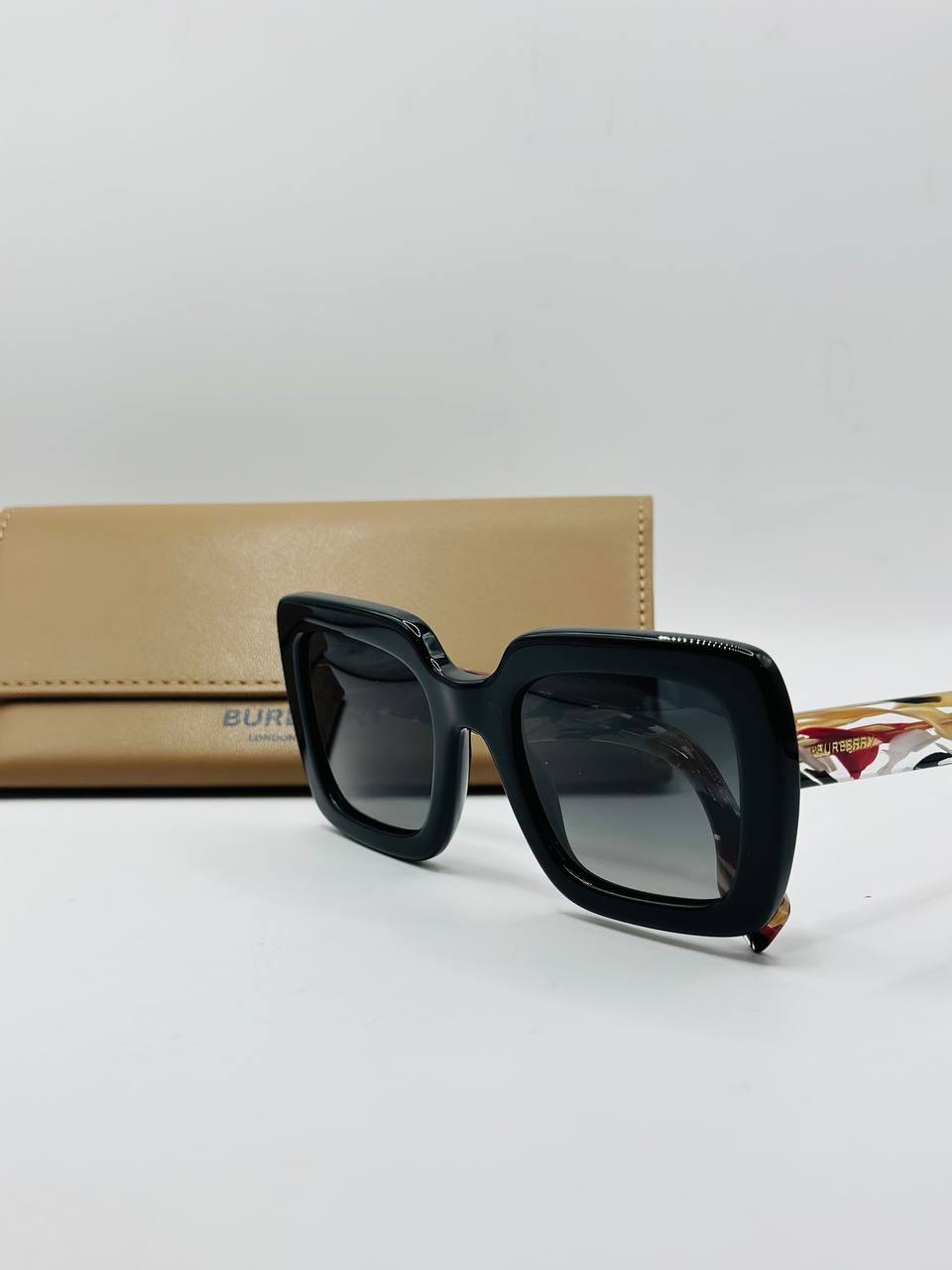 Burberry sunglass