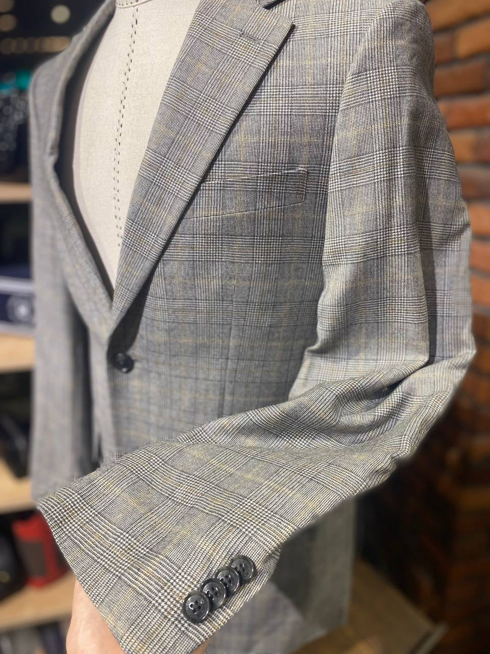 Tommy Hilfiger blazer size 38