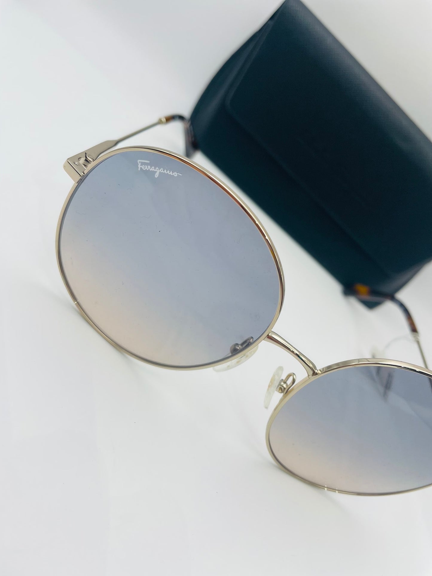 Salvatore ferragamo sunglass