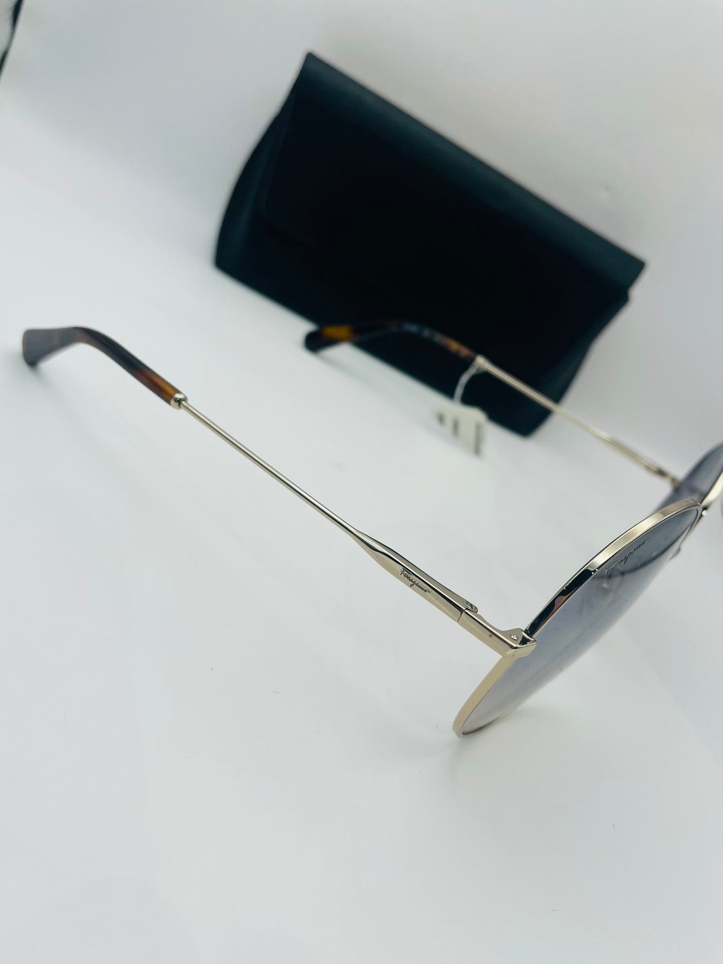 Salvatore ferragamo sunglass