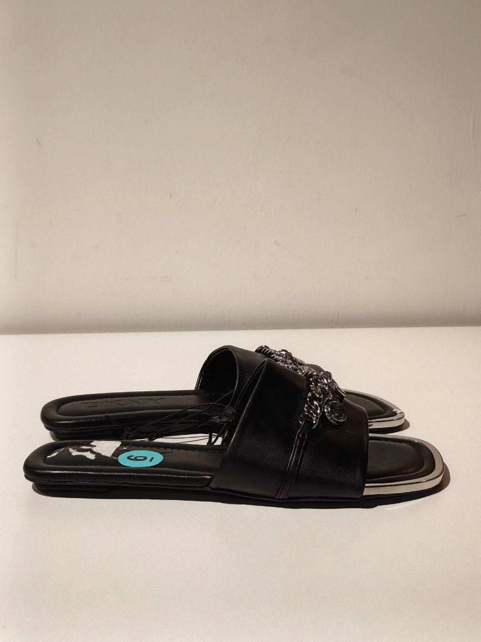 Dkny sandal size 6