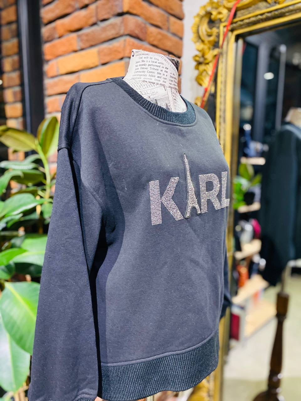 Karl lagerfeld sweater size medium