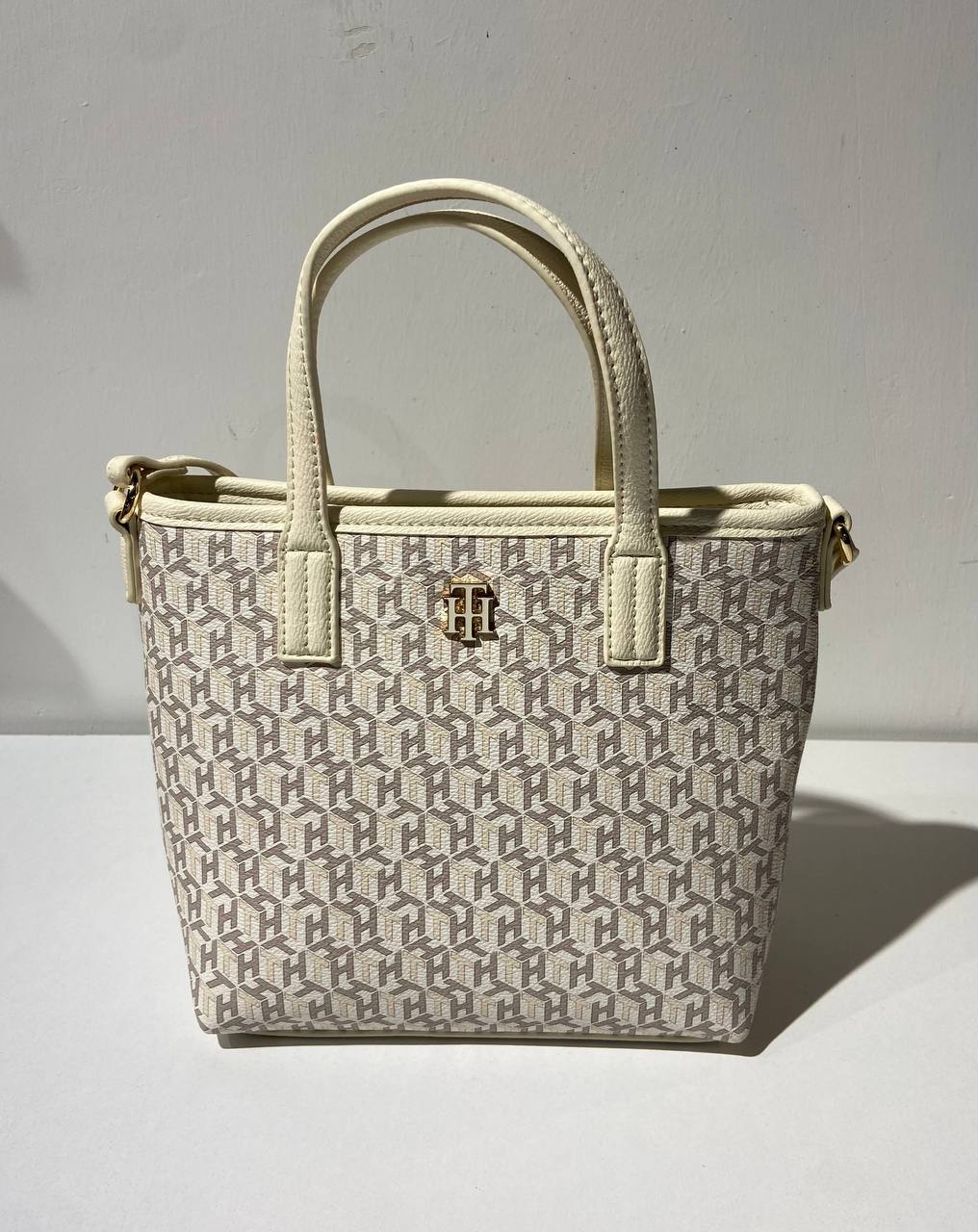 Tommy Hilfiger bag