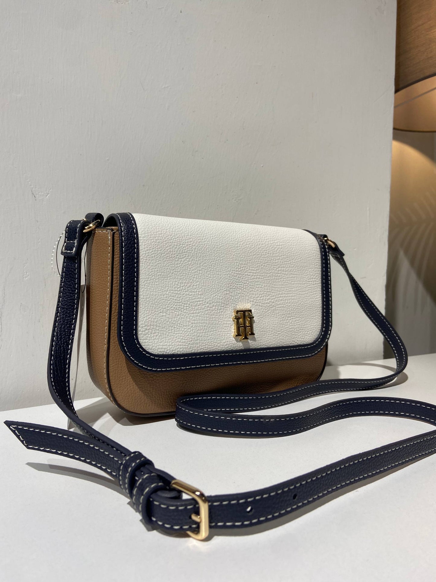 Tommy Hilfiger bag