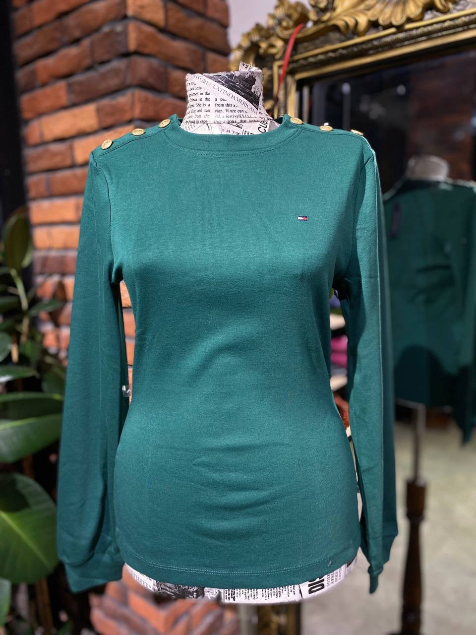 Tommy Hilfiger sweater size small