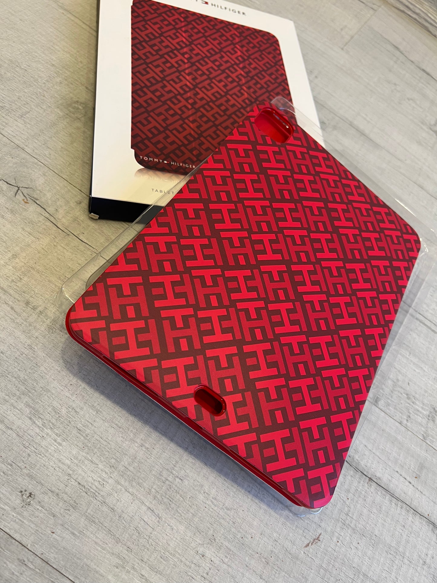 Tommy Hilfiger iPad cover