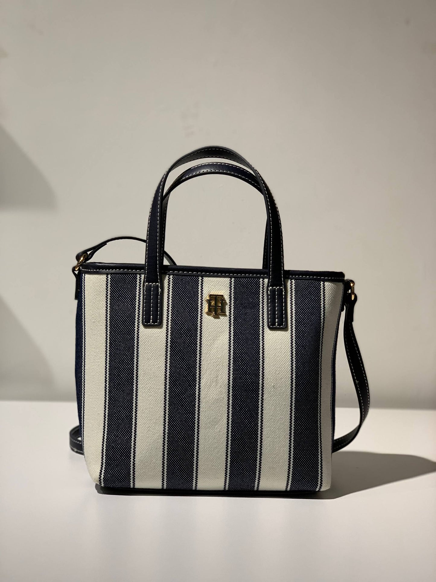 Tommy Hilfiger bag