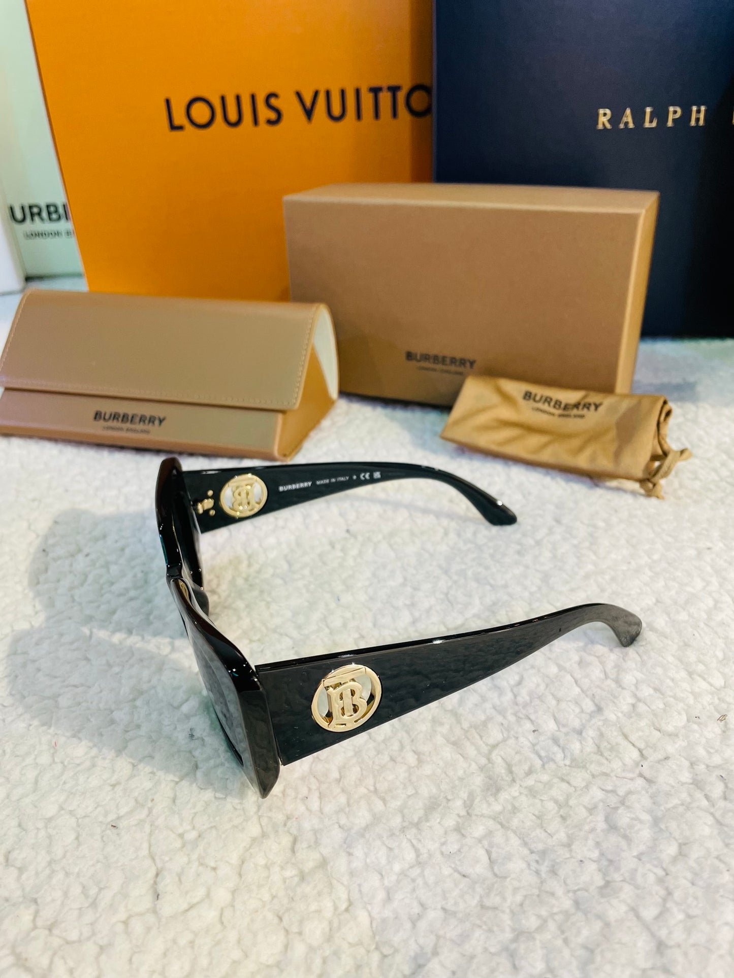 Burberry sunglass