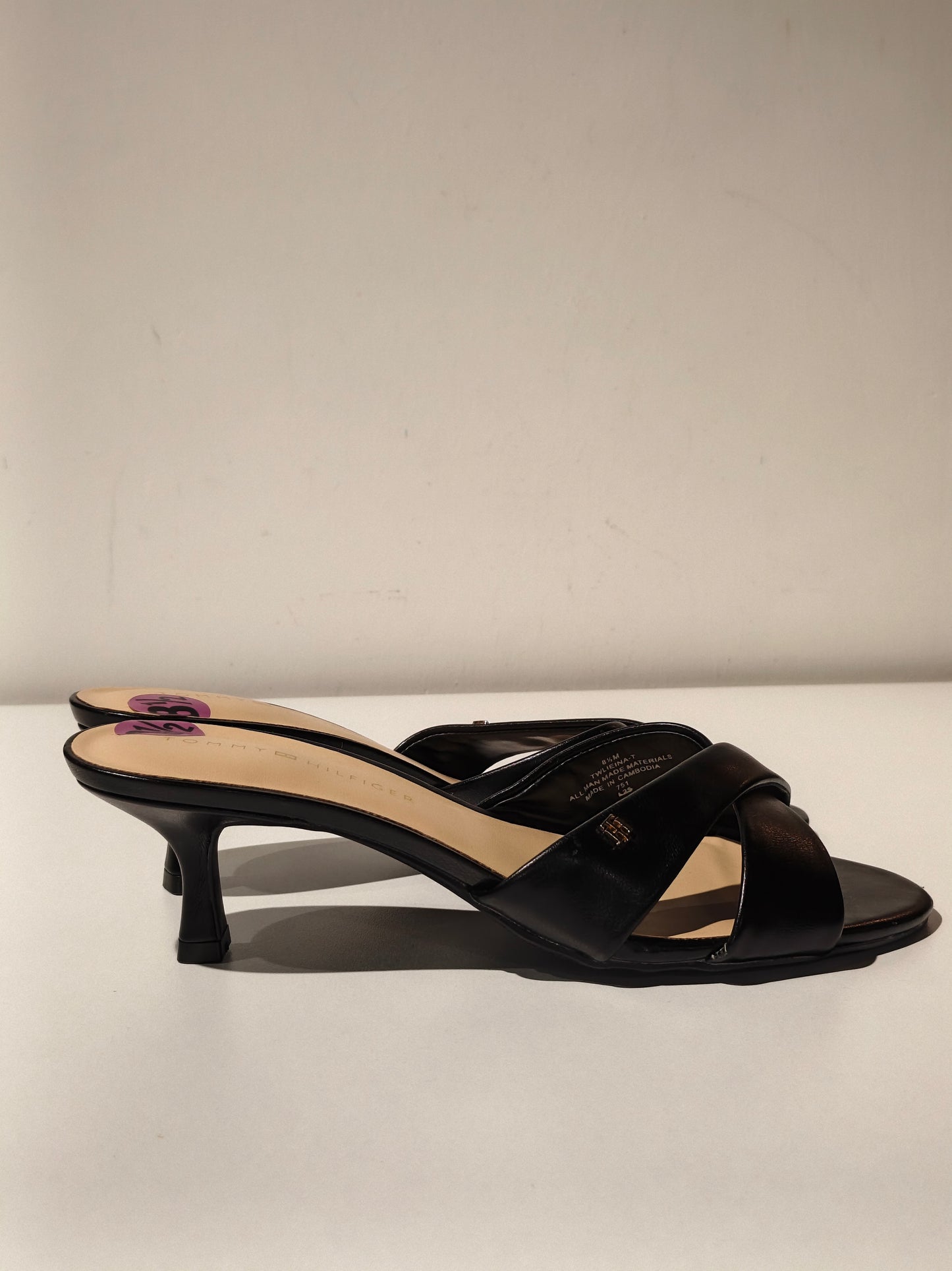 Tommy Hilfiger sandal size 8.5