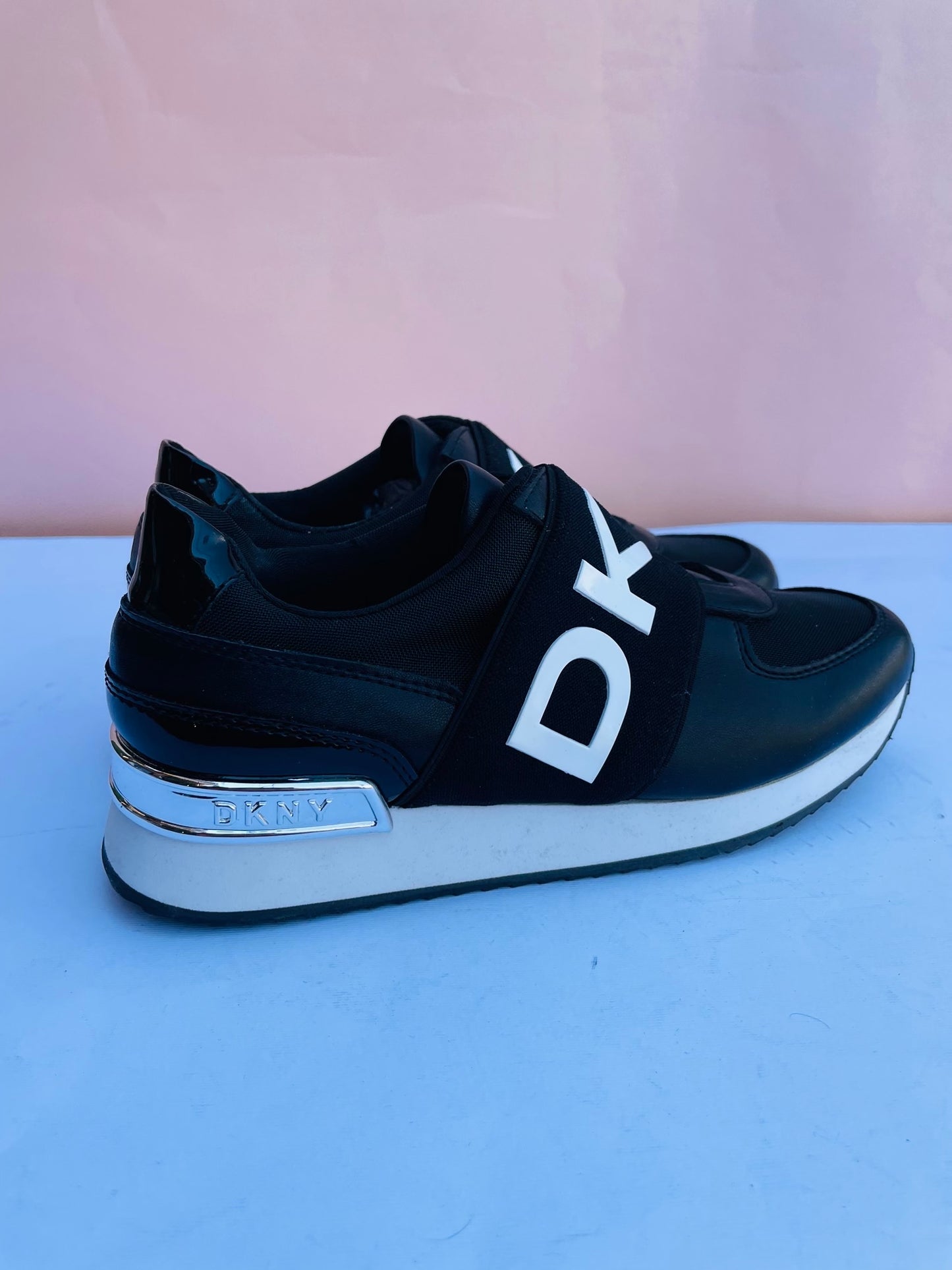 Dkny. Sneakers