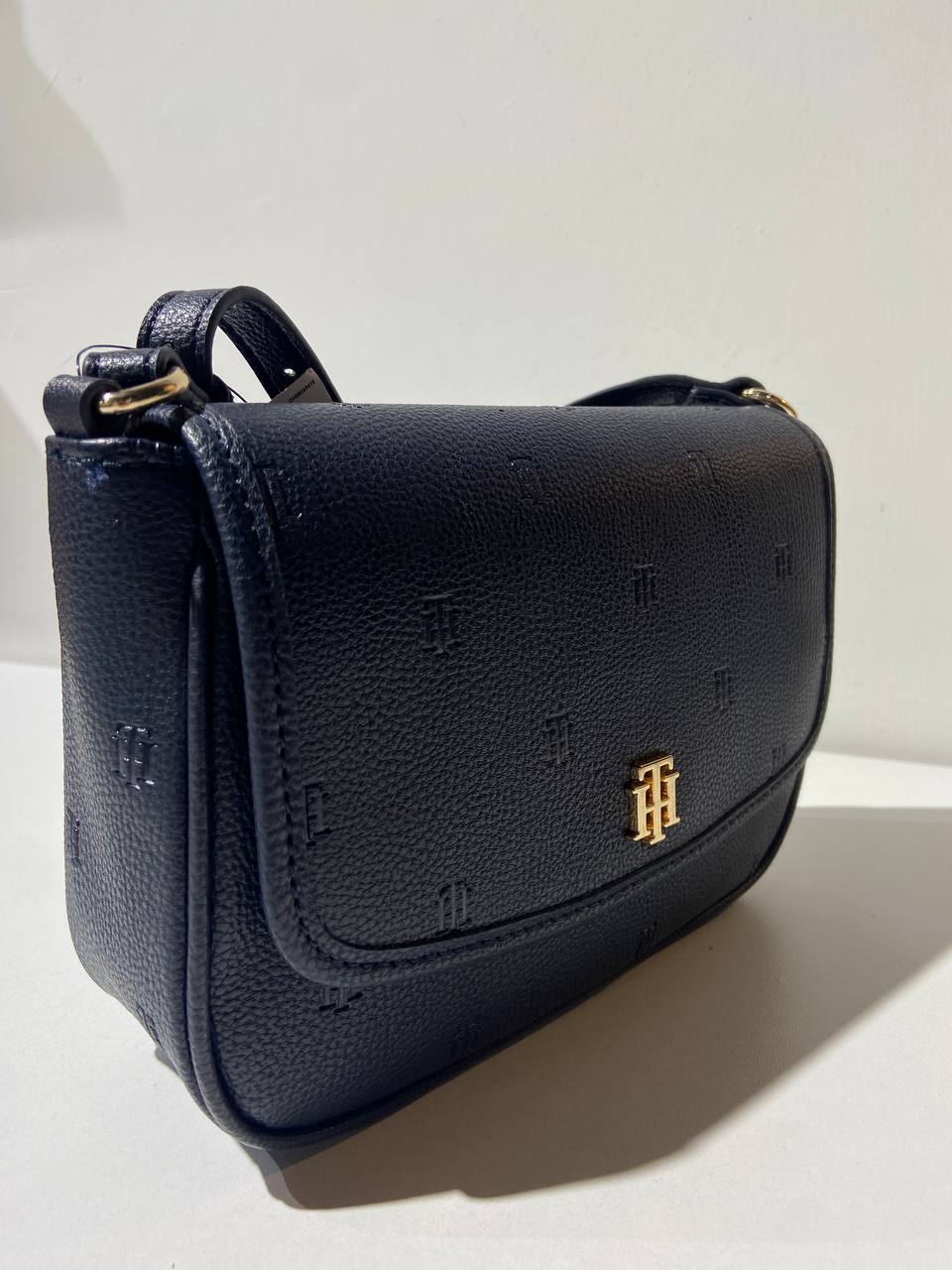 Tommy Hilfiger bag