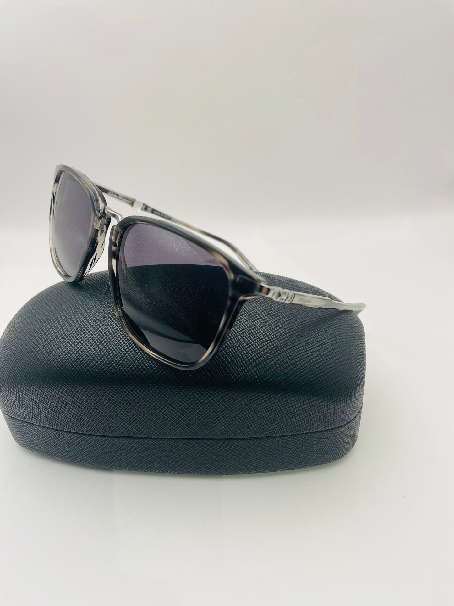 Salvatore ferragamo sunglass