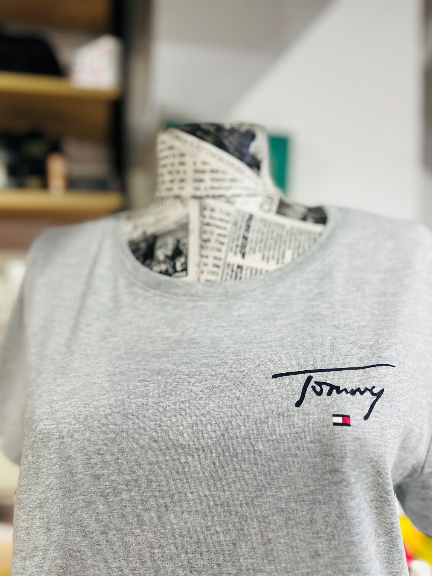 tommy hilfiger shirt size medium
